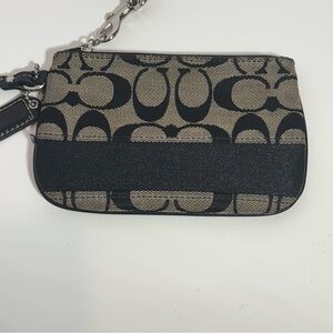 COACH SIGNATURE WRISTLET WITH BLACK TRIM AND HANG TAG *Damaged Wristlet*
